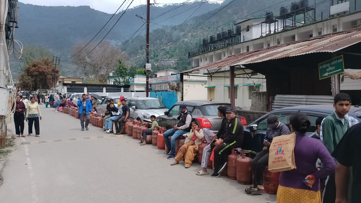 Lines stretched overnight, cylinders were not available during the day, and women and children blocked the road.
