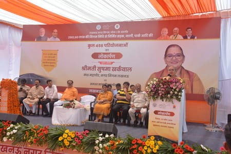 The mayor inaugurated 456 works.