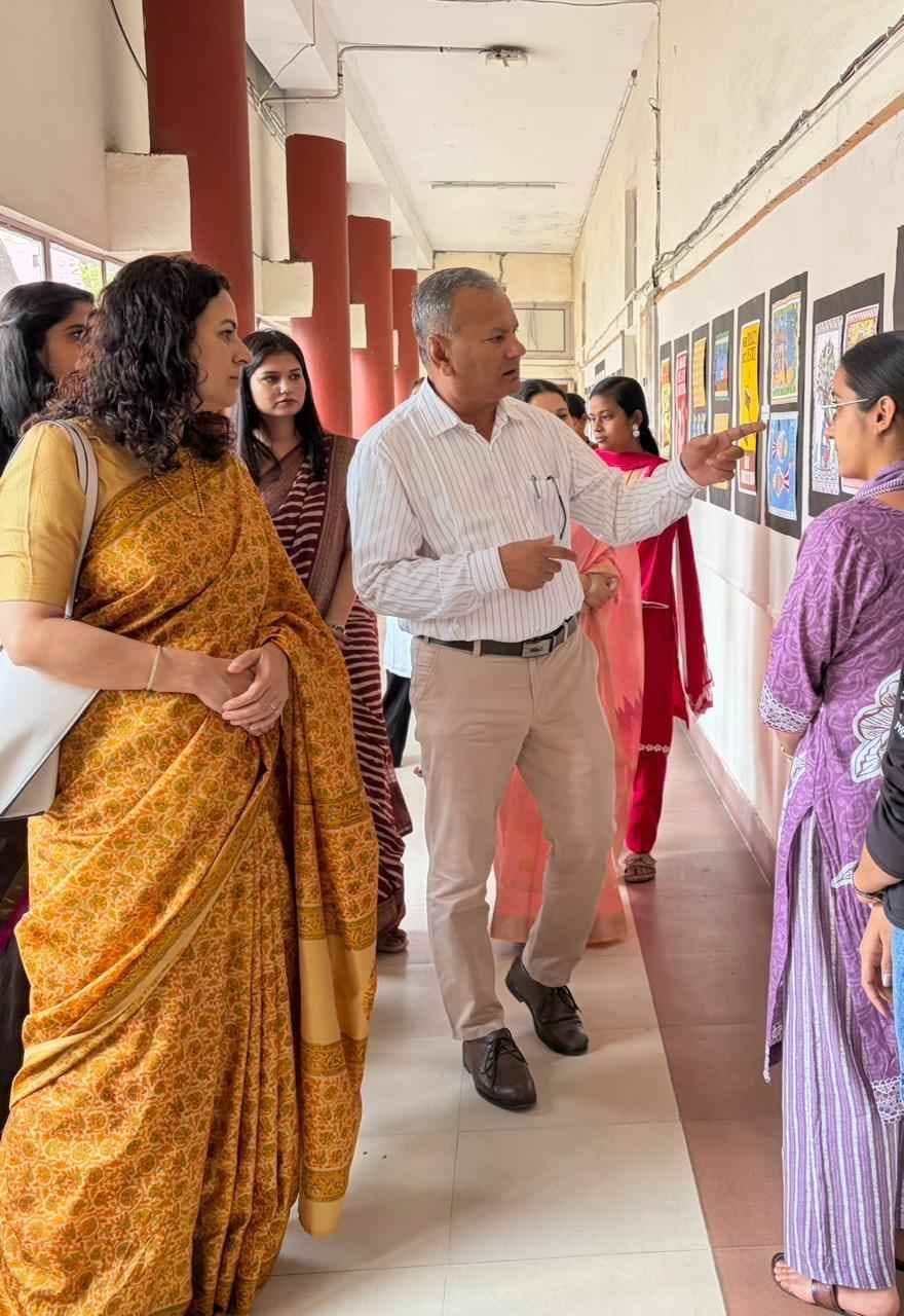 93 artworks were displayed.