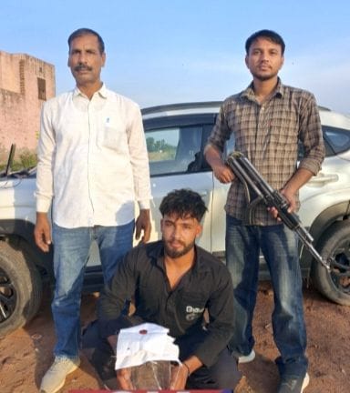 Two arrested with two illegal pistols and five cartridges.
