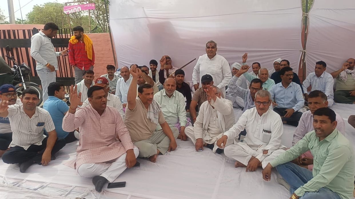 Indefinite Strike... Commission Agents and Farmers Protest Against Conditions Imposed on Crop Sales