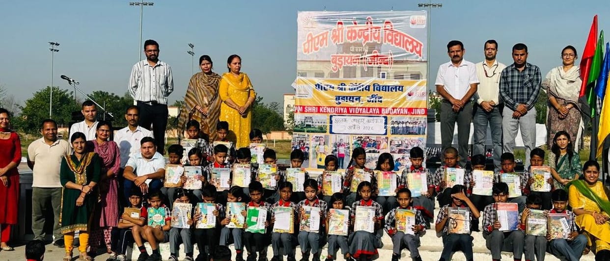 Senior Students at PM Shri Kendriya Vidyalaya Gift 250 Books to Juniors