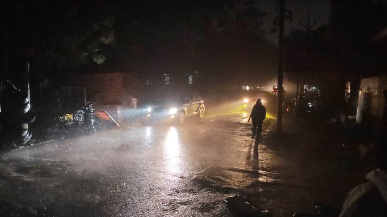 Storm Havoc in Agra: 100 kmph Winds Collapse Houses 10 Injured City Plunged Into Darkness