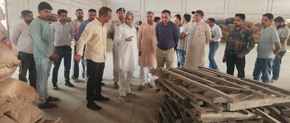 Farmers and traders will not tolerate any shortage in biometric and gate passes: Kailash