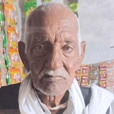 Hathras News: बाइक और मोपेड की भिड़ंत में वृद्ध की मौत, चार घायल