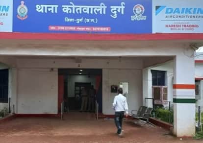 Elderly Woman Falls Victim to Fraud in Broad Daylight Crooks Flee with Jewelry Worth Lakhs Police Launch Manhu