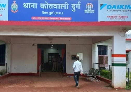 बुजुर्ग महिला से लाखो की ठगी