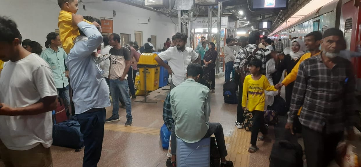 Trains arriving late, platforms crowded