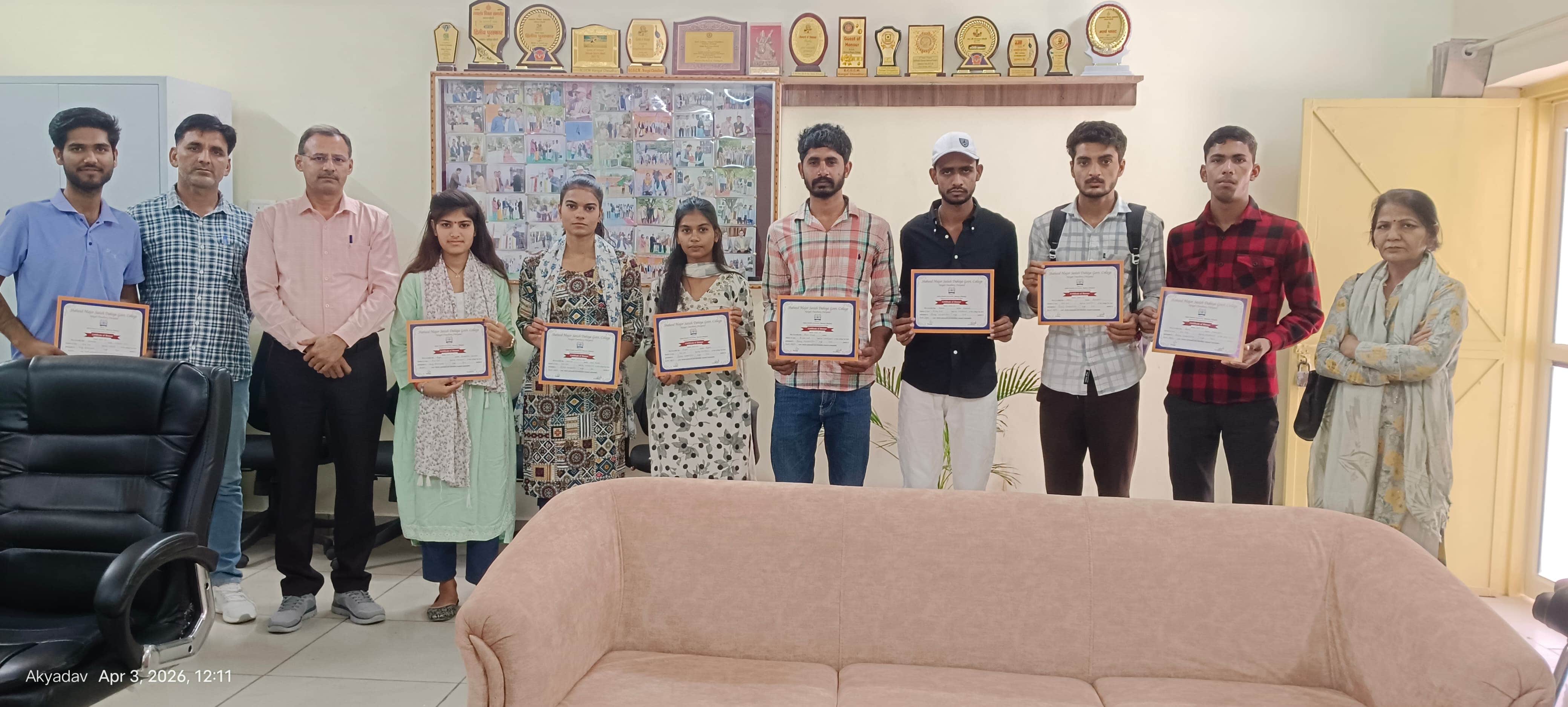 फोटो 5 प्रतियोगिता में विजेता छात्र।स्रोत संस्था