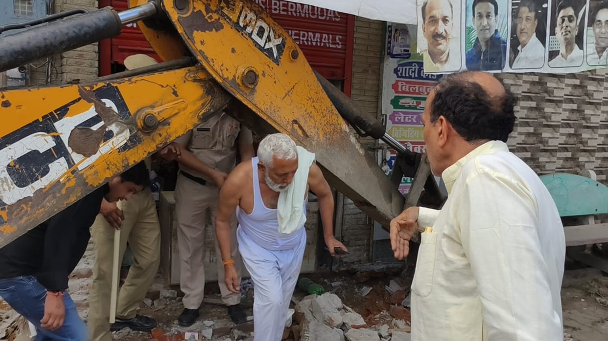 The municipality removed years-old encroachment, people protested.