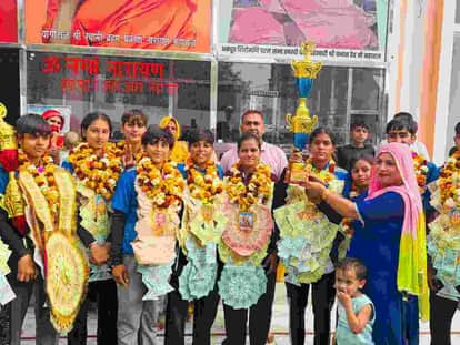 Sisana players won gold medal in Netball National