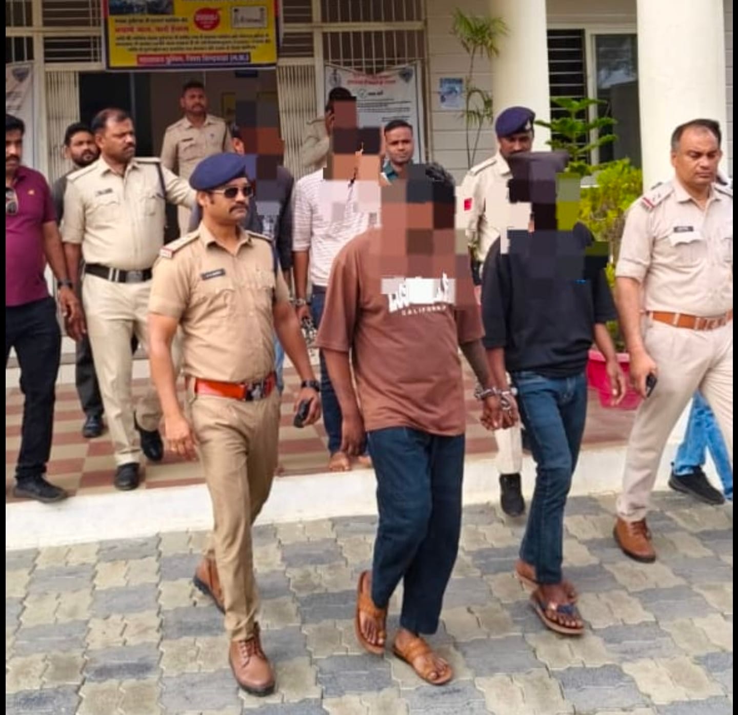 गिरफ्तार आरोपी।