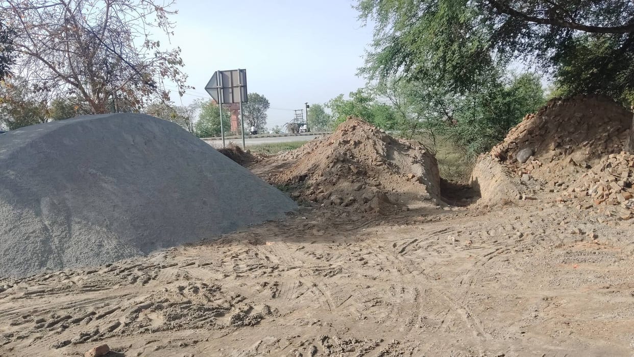 Encroachment at the bus stand causes problems for pedestrians