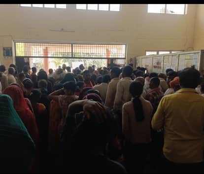 Patients arrived with dehydration, vomiting, diarrhea, and skin problems.