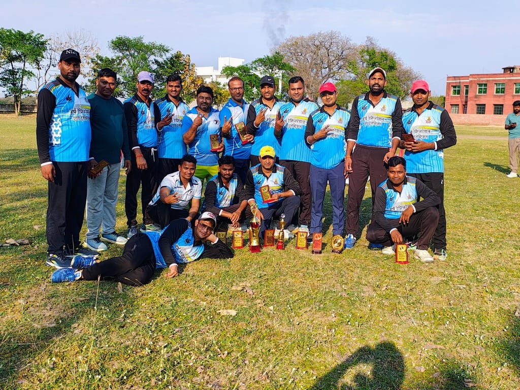 Kaushambi Warriors became champions, winning the match by three wickets
