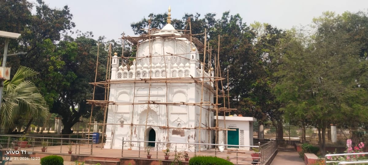 Sant Kabir Nagar News: कबीर की समाधि व मजार की मरम्मत का काम शुरू