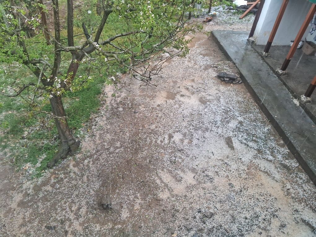 Heavy hailstorm in Kumarsain