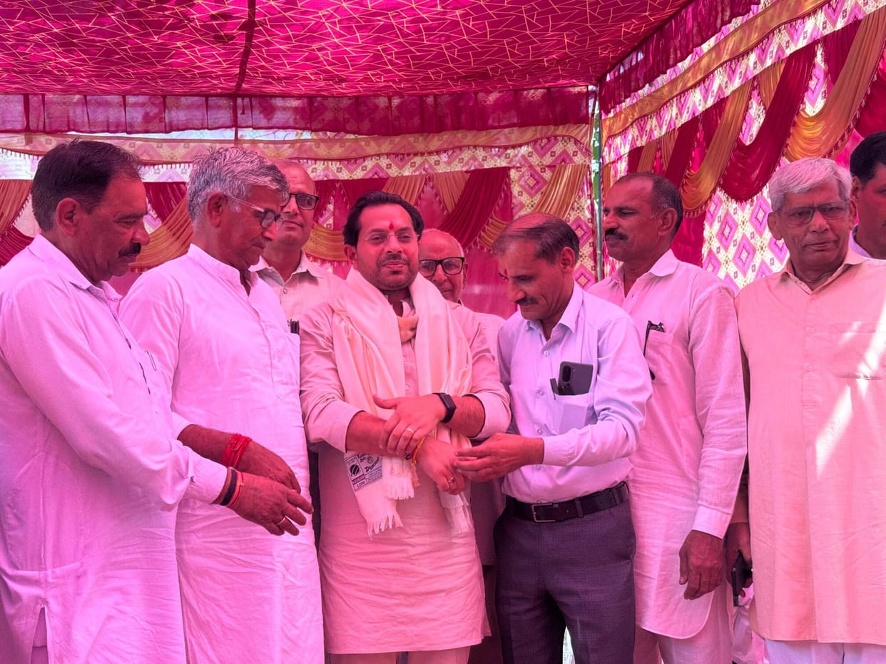 MLA Manmohan Singh Bhadana inaugurated the library.