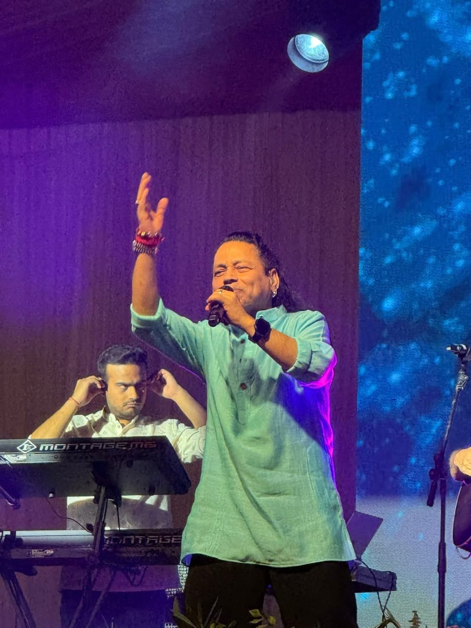 Sufi Melodies Resound at the Conclave, Audience Swayed by Padma Shri Kailash Kher's Performance