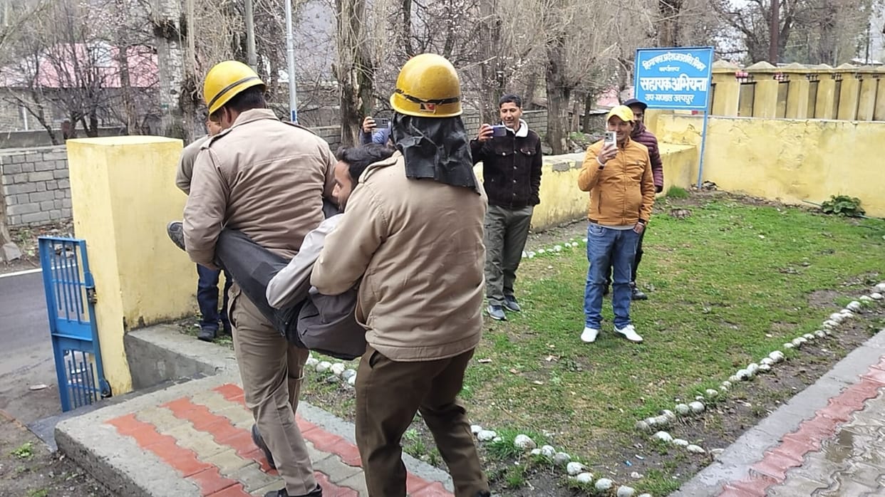 Awareness mock drill conducted amid snowfall in Keylong