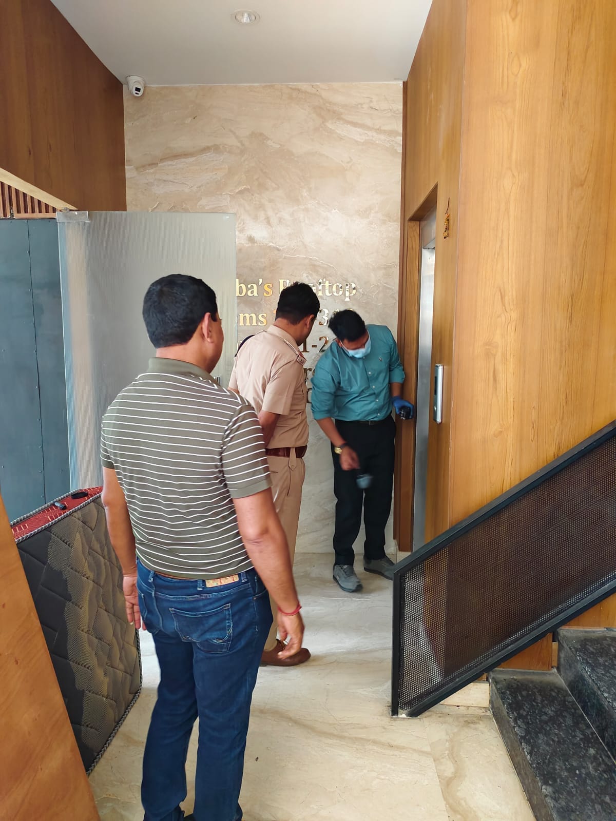 Accused of locking the hotel with the intention of taking possession