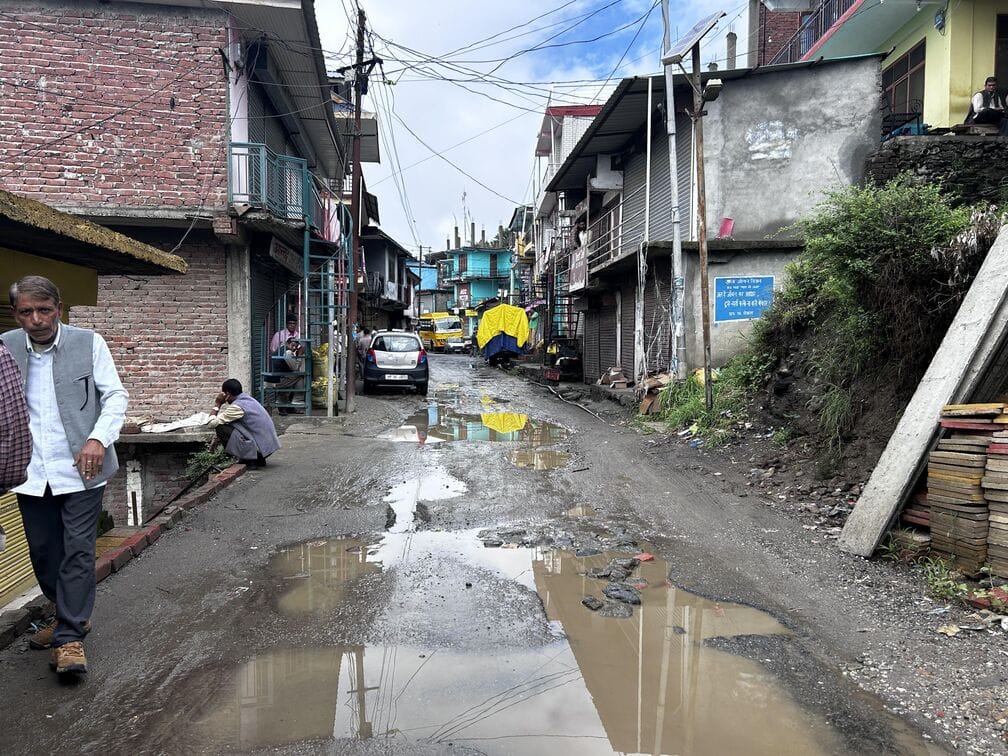 Two kilometers of road in Nithar Bazaar

Waterlogging, causing problems for shopkeepers and residents