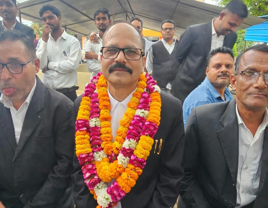 Kamleshwar became president and Anurag and Jitendra became vice presidents.