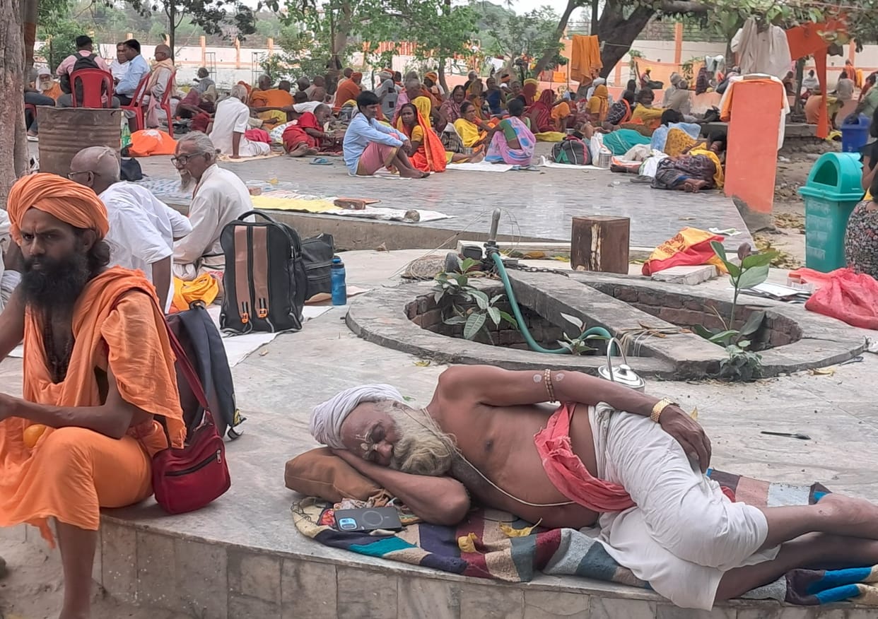 84 Kosi Parikrama begins...a group of saints leaves from Makhouda Dham