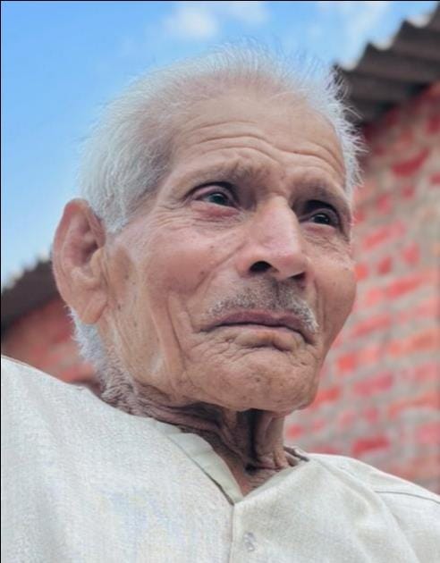 An elderly man returning home with medicine was attacked by a bull and died on the spot