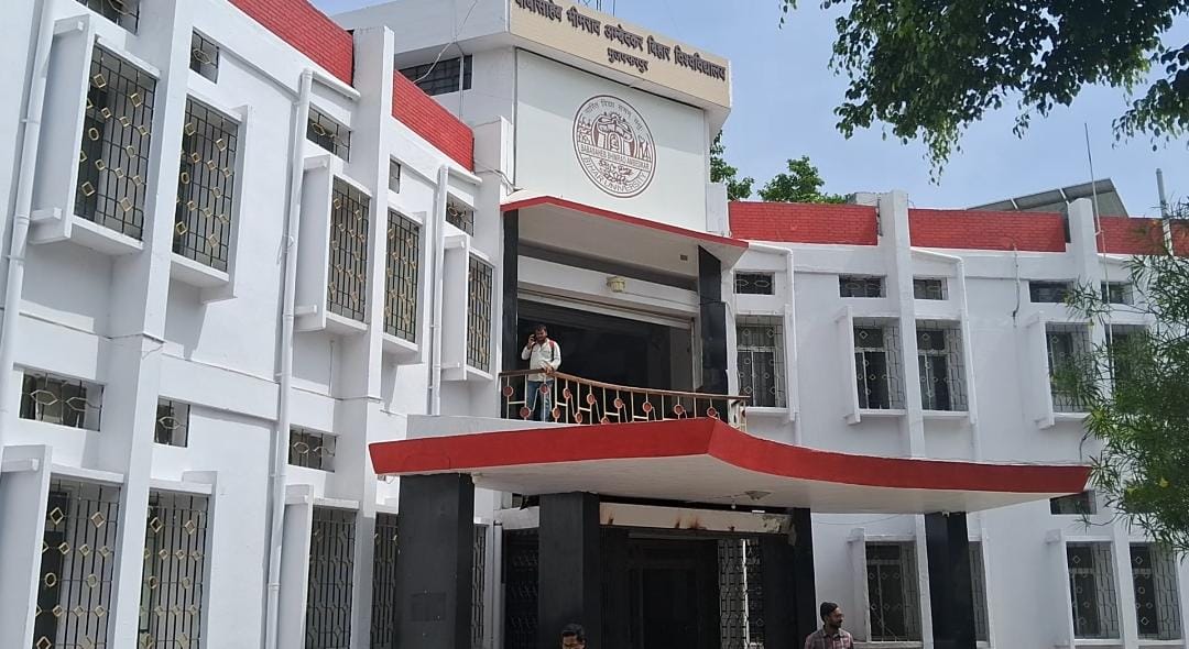 Muzaffarpur Bihar news : fraud in brabu appointment ass professor submitted fake experience certificates