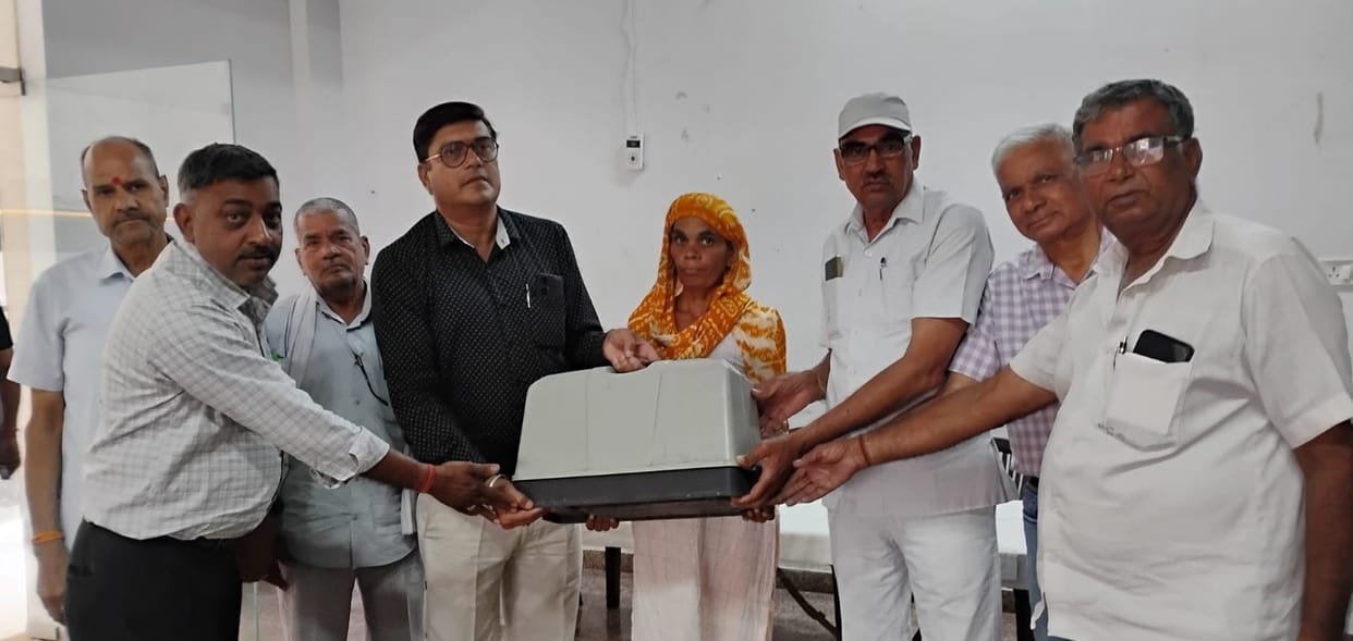 Sewing machines were given to three needy women in Jangid Bhawan.