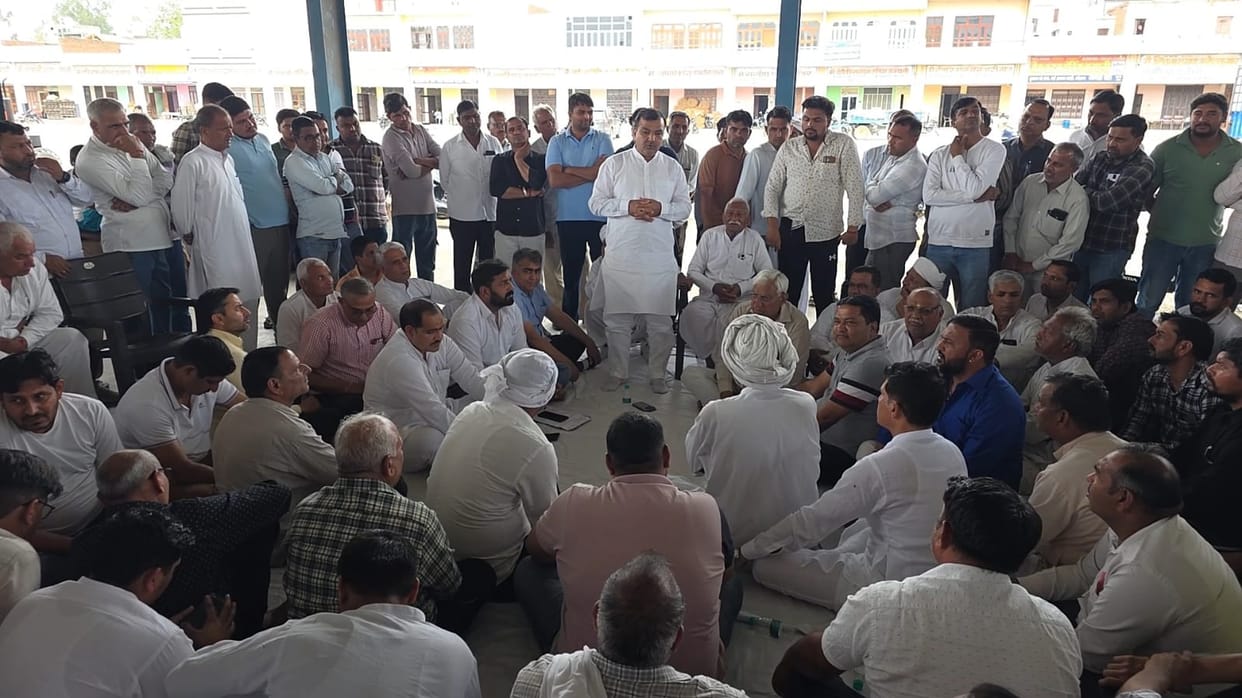 Arhatiyas started indefinite strike in protest against biometric