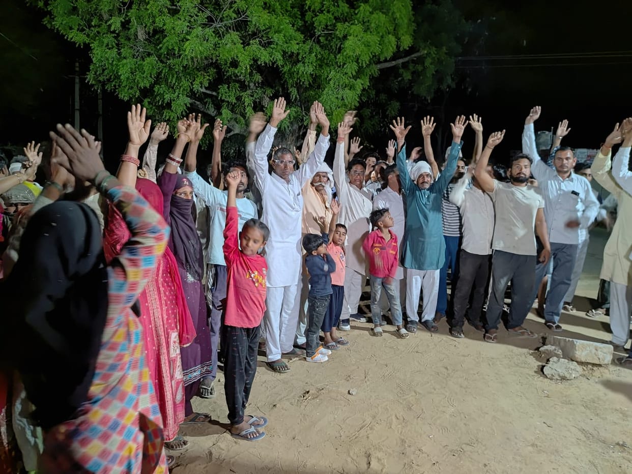The villagers of Badya Brahmin demanded the removal of the liquor shop.