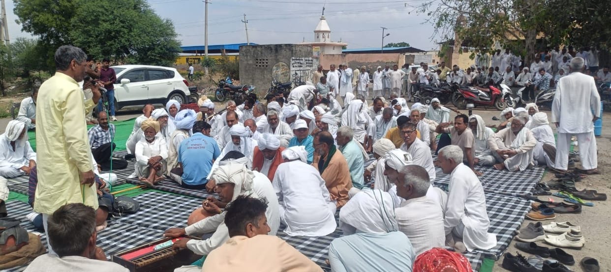 Farmers held a 'Mahapanchayat' to protest against the new crop procurement rules.