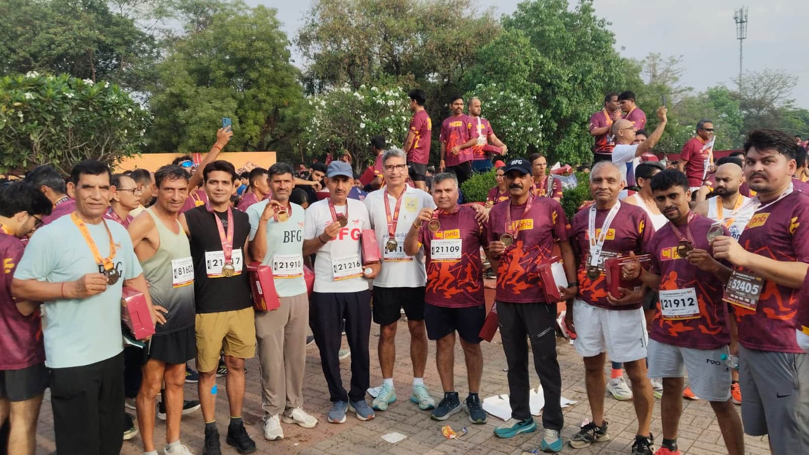 05jjrp03- दिल्ली में आयोजित मैराथन में भाग लेने वाले जिले के प्रतिभागी। स्रोत : प्रतिभागी