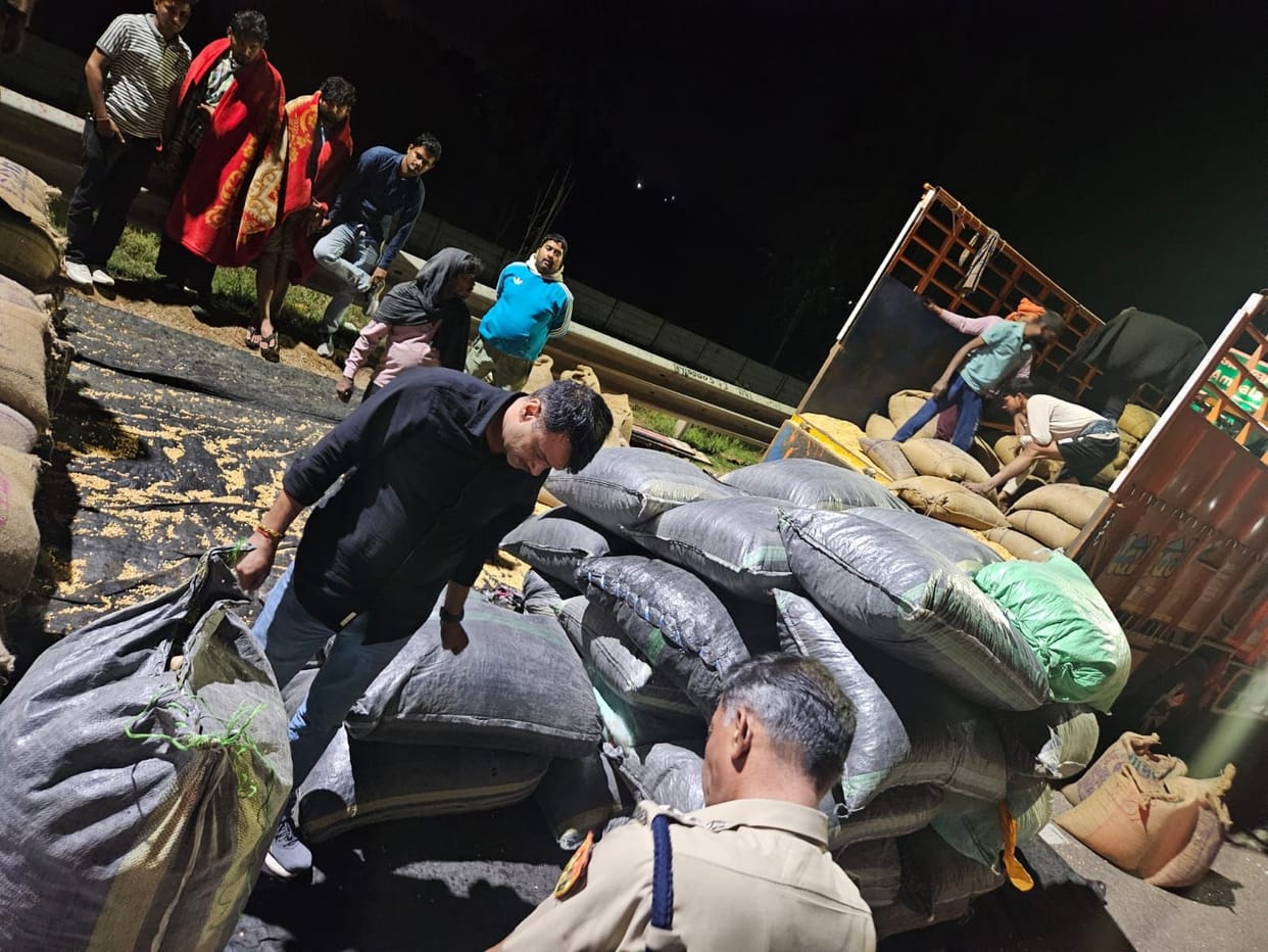 6.31 quintals of poppy husk being smuggled into Punjab hidden among maize sacks in a canter was seized.