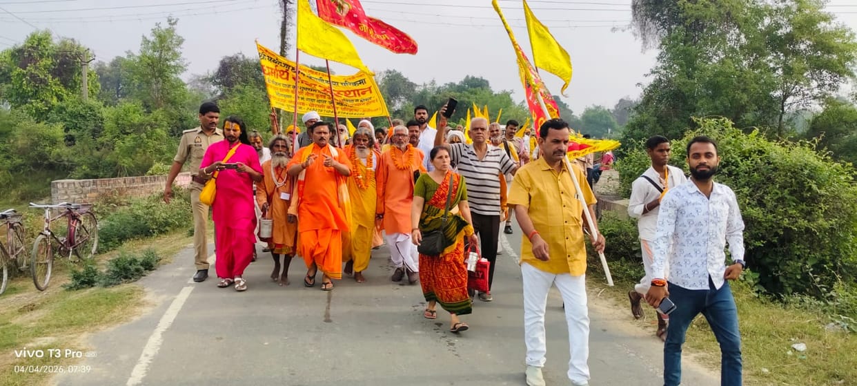 84 Kosi Parikrama... Sadhus and saints camped in Hanuman Bagh Chakohi
