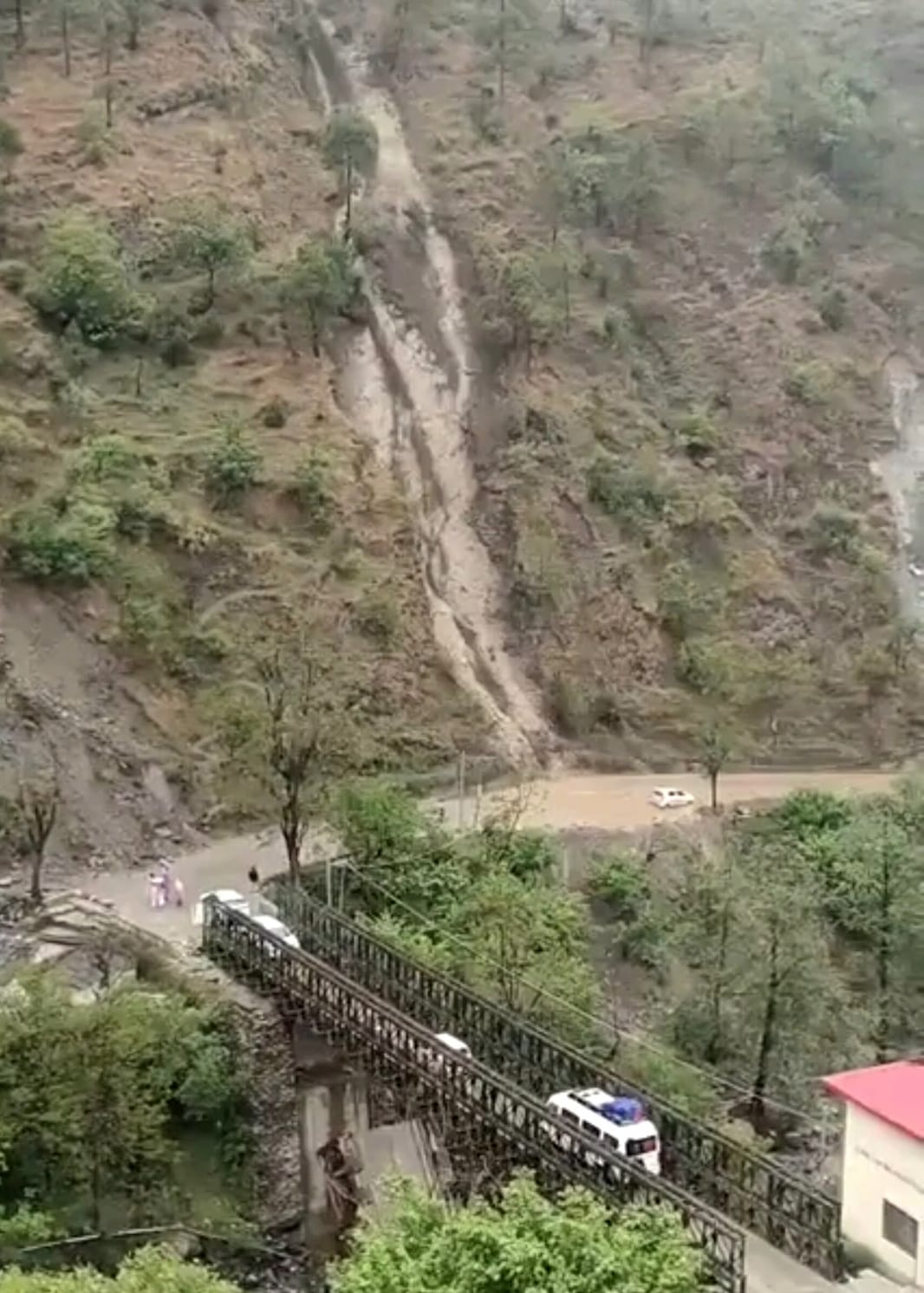 Rain causes debris to fall on Mangalore highway, blocking the road