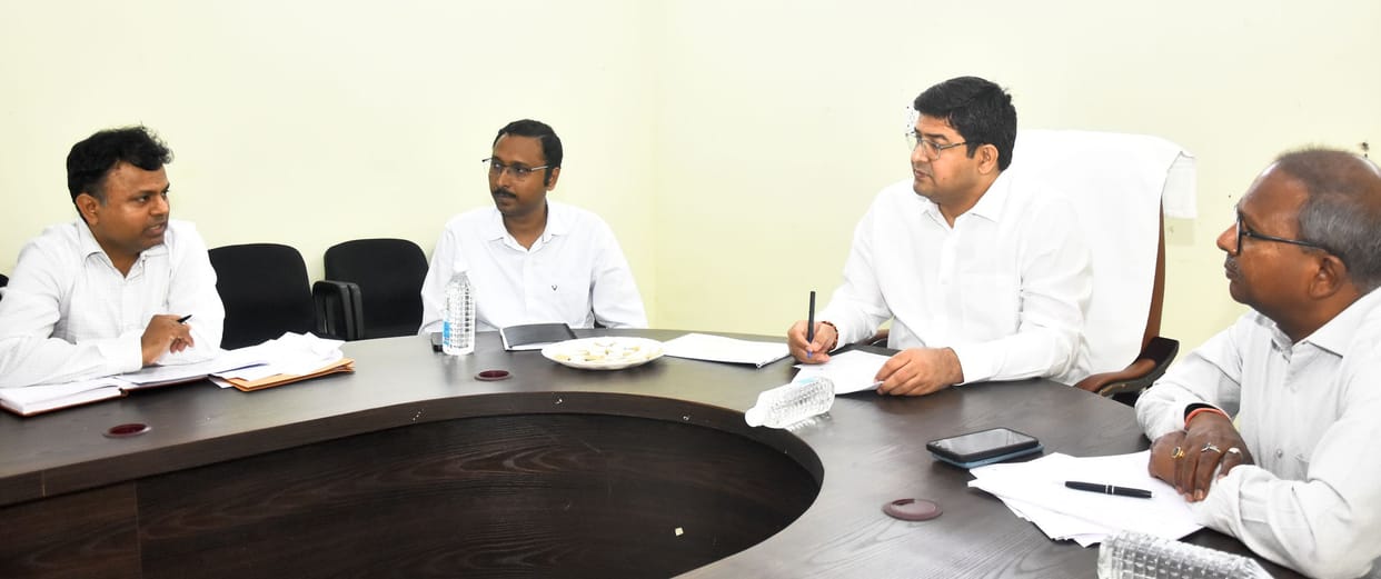Separate control rooms for technical and commercial units will improve services.
