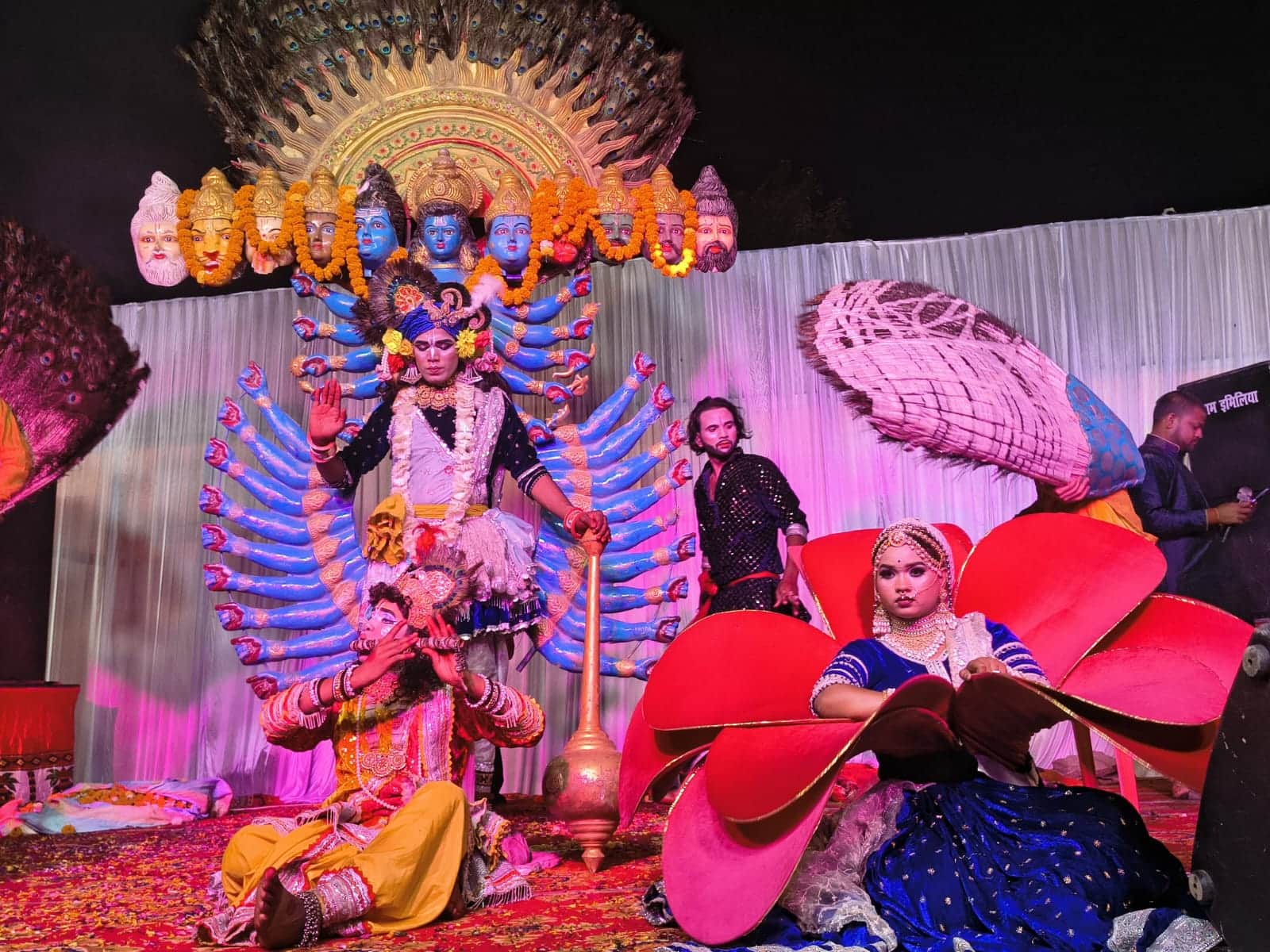 फोटो 04 एचएएमपी 24- मनोहारी झांकी प्रस्तुत करते कलाकार।   संवाद