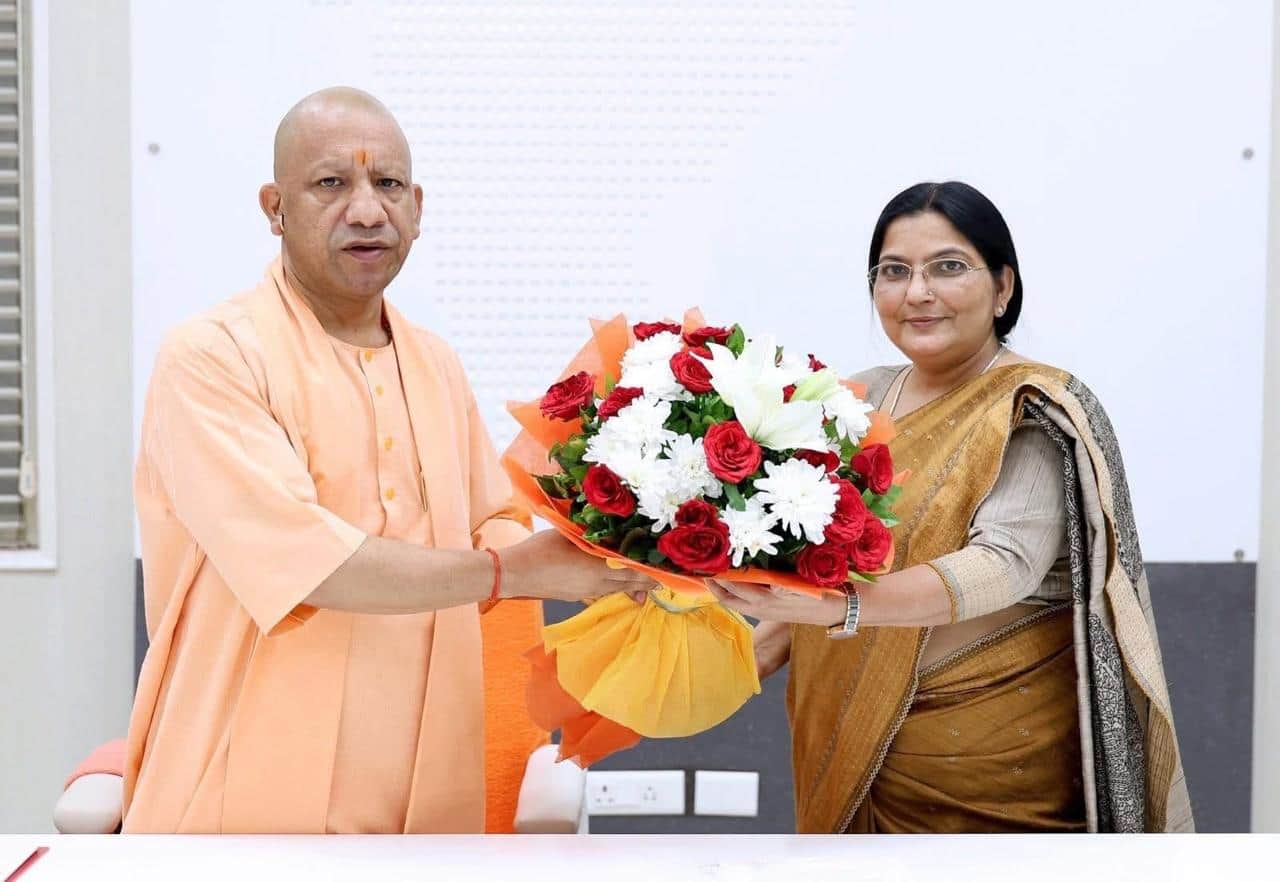 फोटो-14-मुख्यमंत्री योगी आदित्यनाथ का आभार जतातीं उच्च शिक्षा राज्यमंत्री रजनी तिवारी। स्रोत स