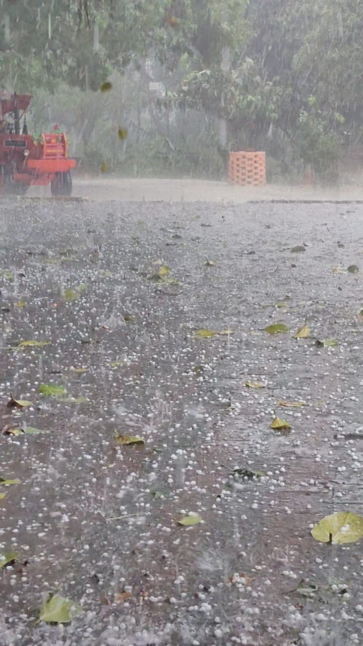 Rain and hailstorm in Bidhuna area