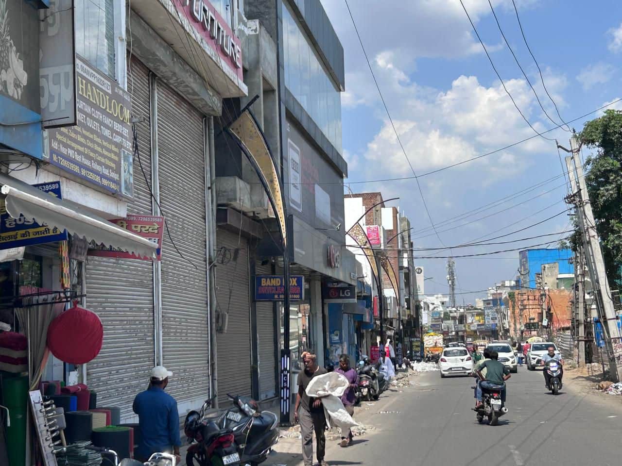 फोटो :  सोनीपत के रेलवे रोड पर लगाई गई डेकोरेटिव फैंसी लाइटें। स्रोत: प्रवक्ता