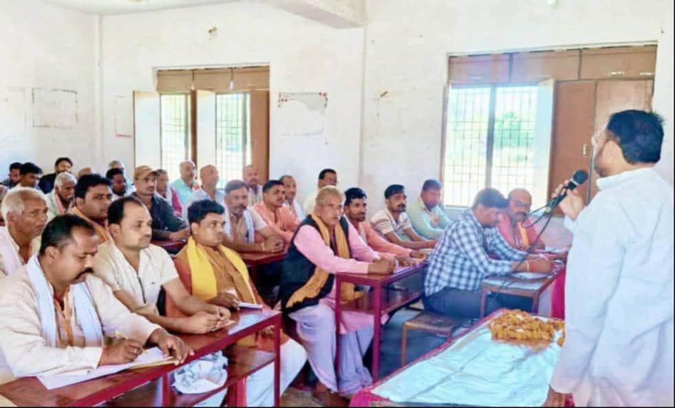 गिलौला में आयोजित प्रशिक्षण महाअभियान में संबोधित करते जिला पंचायत अध्यक्ष