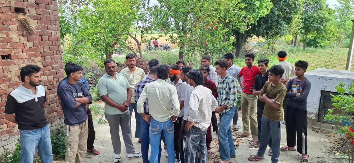 Bajrang Dal activists, outraged over cow slaughter, created a ruckus.