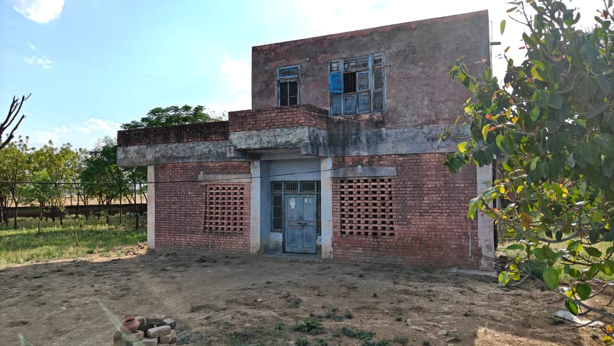 Treatment at the veterinary dispensary in village Kumhariya is dependent on VLDA