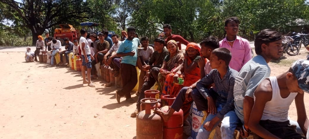 After waiting for five hours, consumers returned with empty cylinders