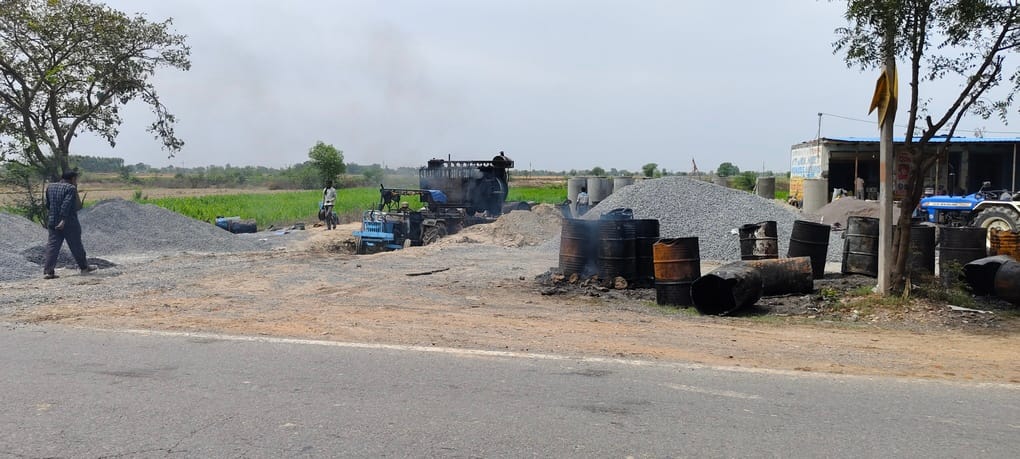 Thieves took away ten drums of tar in Max