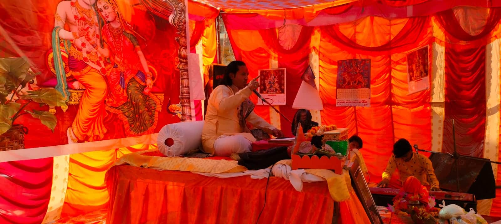 जैथरा में श्रीमद भागवत कथा का आयोजन होता हुआ। संवाद