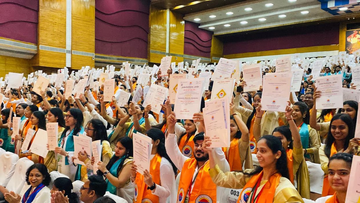 Main News: Governor awards PhD degrees to 112 students, gold medals to 89